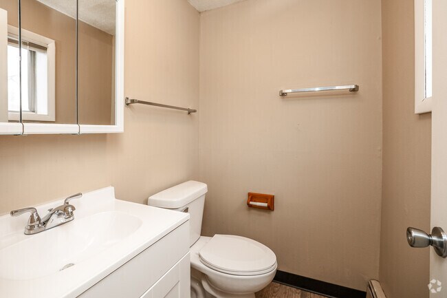 2BR, 1.5BA - 857 SF