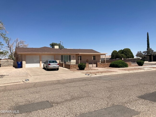 Photo - 1600 Vista Real Dr House