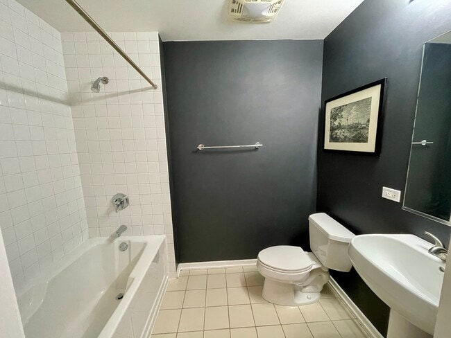 Second Bath - 1000 W Leland Ave Unit Leland