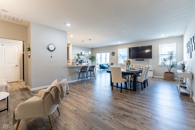 Photo - 354 Limerick Ln