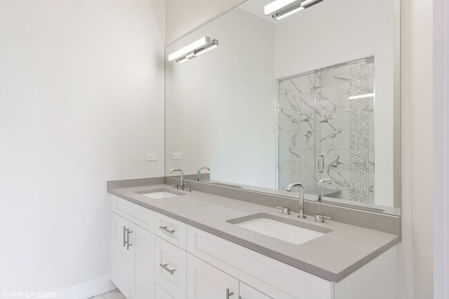 Photo - Pet Friendly 3 Bed 2 Bath Condo Quality in Roscoe Village Unit 3122 - 2S