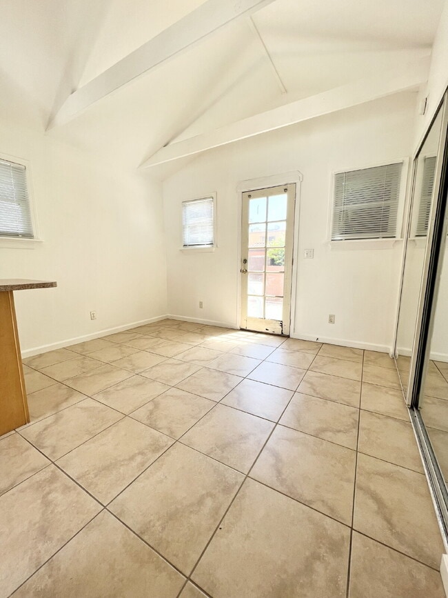 Come home to a cozy cottage on the coast! If you've been looking to make a move to the beach, now...
