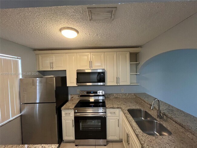 2740 Forest Hills Blvd Unidad 202