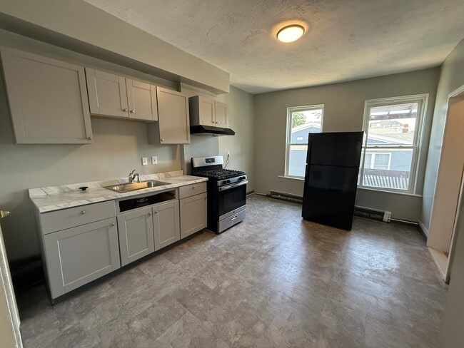 Building Photo - 26 Alpine Pl Unit 3