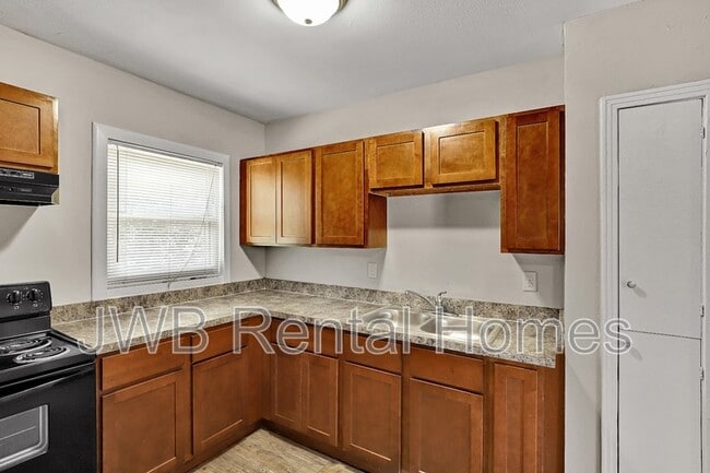 Photo - 31 E 45th St