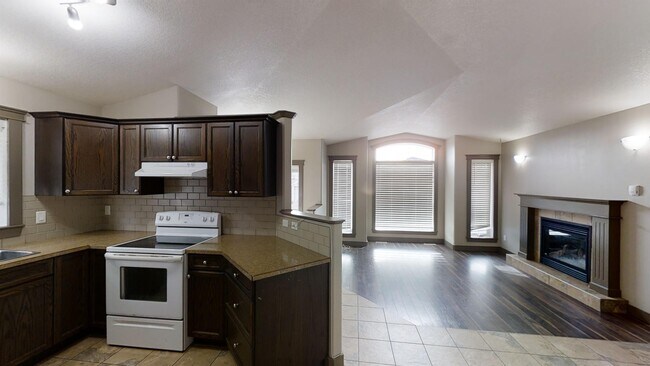 Photo - 11246 75a Ave