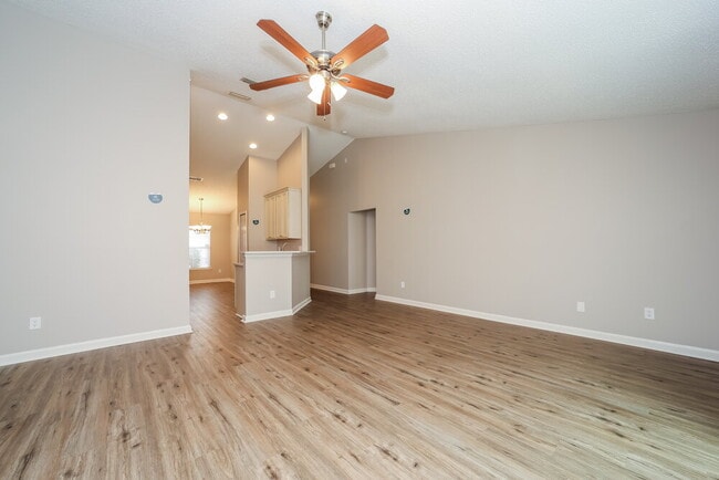 Photo - 440 Sanwick Dr