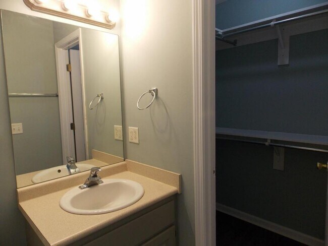 Photo - 2304 Sydneys Chase