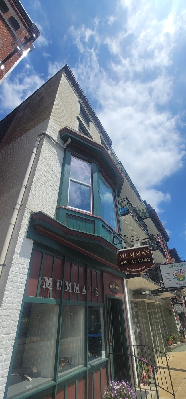 34 W Main St
