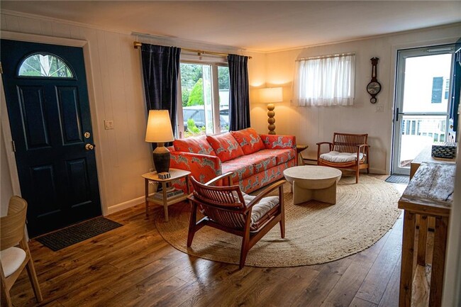 Photo - 142 Renfrew Ave