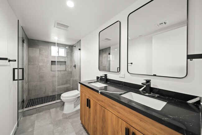 Photo - 6049 Craner Ave