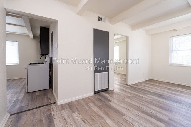 Photo - 1341 W Dora St