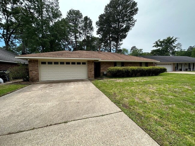 Southern Homes, 3 Bed, 2 Bath WITH Pool! - Southern Homes, 3 Bed, 2 Bath WITH Pool!