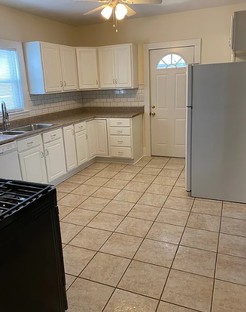 Photo - 860 Lancaster Ave