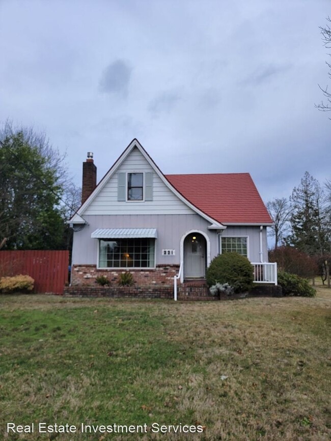 4 br, 2 bath House - 221 S. 96th St. - 4 br, 2 bath House - 221 S. 96th St.