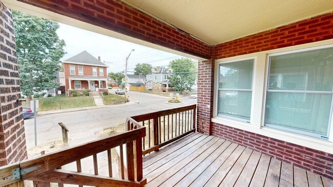 Photo - 978 1/2 Linwood Ave