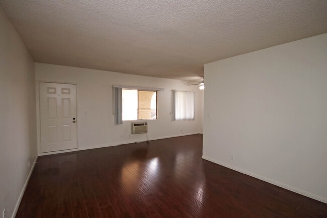 Photo - 3010 Montrose Ave Unit 28