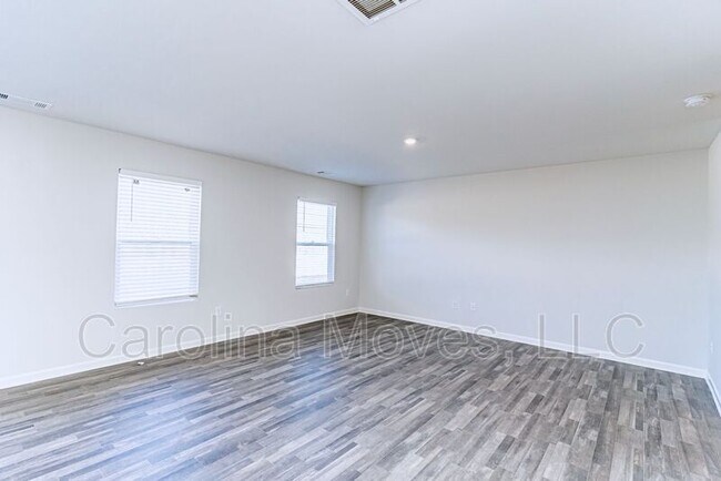 Photo - 635 Farmstead Trail