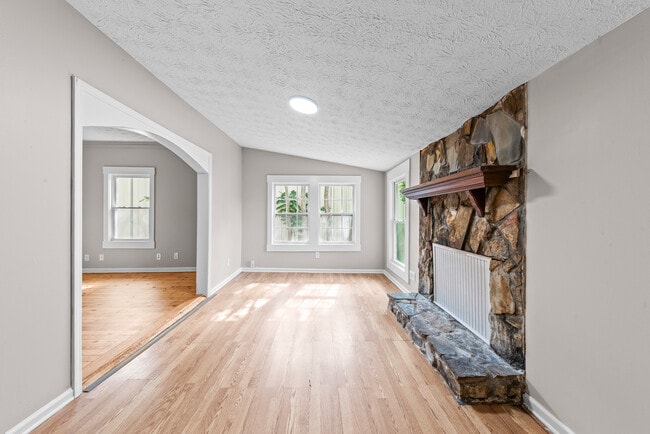 Photo - 204 W Spring St