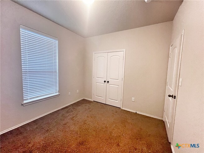 Building Photo - 569 Creekside Cir