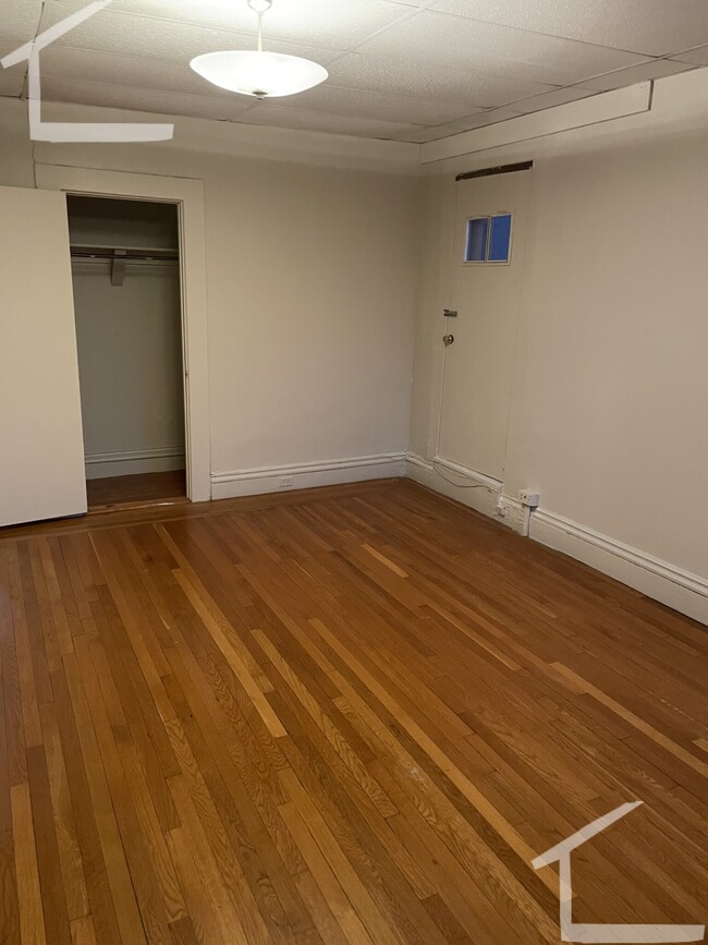 Building Photo - 1688 Beacon St Unit 18 Rental
