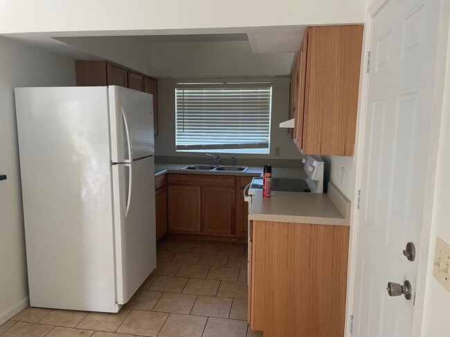 Photo - 728 Greenleaf Ave