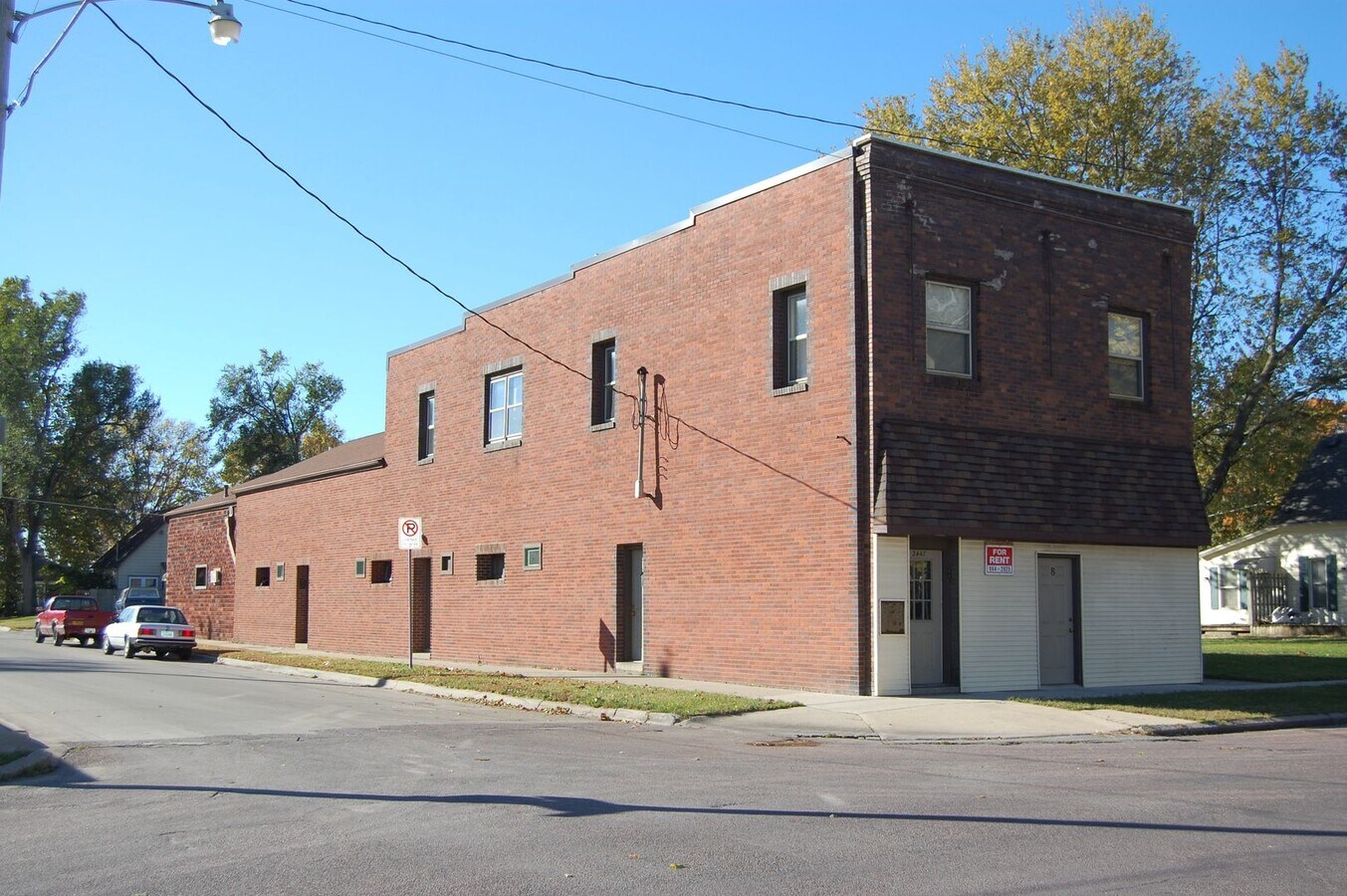 2447 E Walnut Street - 2447 E Walnut Street