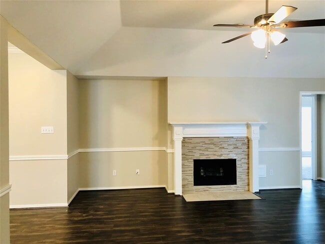 Building Photo - 3107 Towering Oak St Rental
