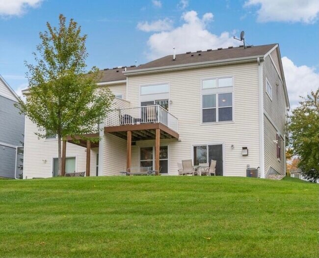 7665 Century Blvd Townhome Townhome Rental in Chanhassen MN