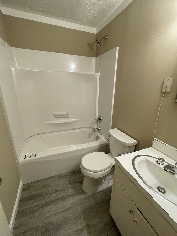 Photo - 411 Thames Way