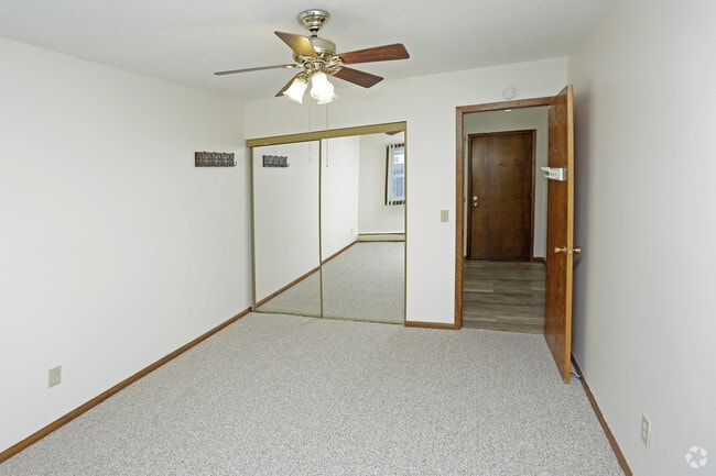 89 Lexington Lakes