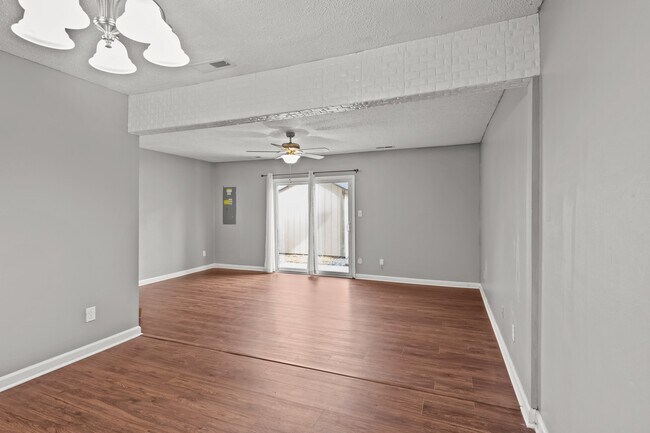 Photo - 3851 Chimney Creek Dr