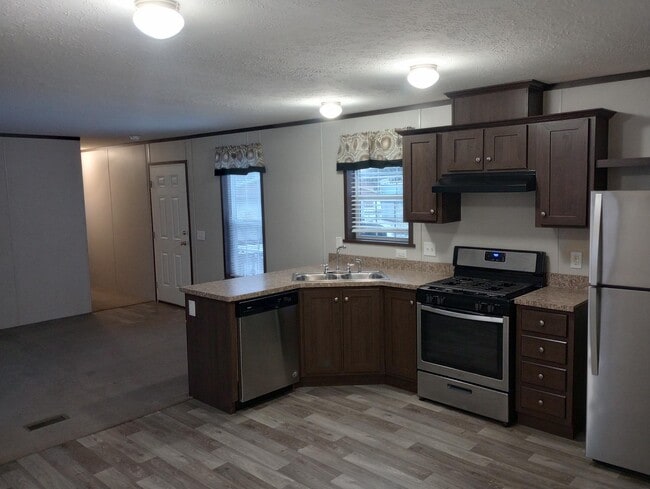 Building Photo - 2701 Huizenga St Rental