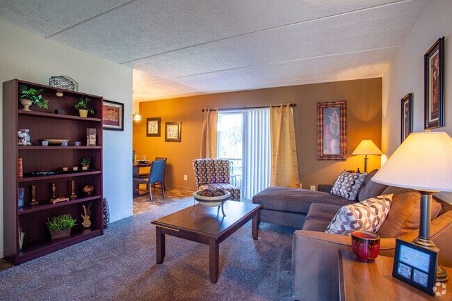 1BR, 1BA - 750 SF - Living
