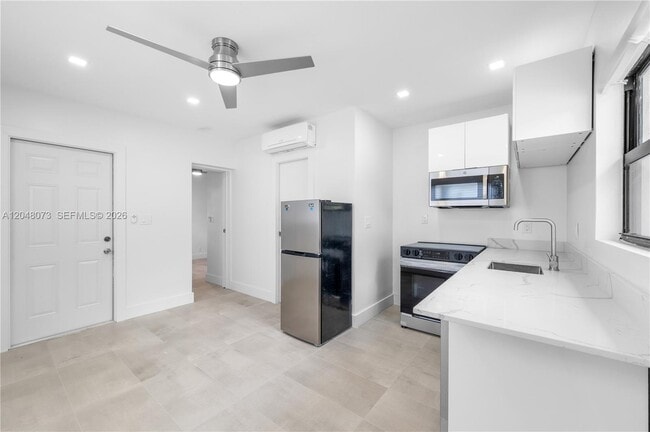 Photo - 551 NE 26th St Unidad 1