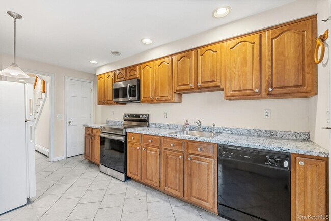 Photo - 983 Warren Ave