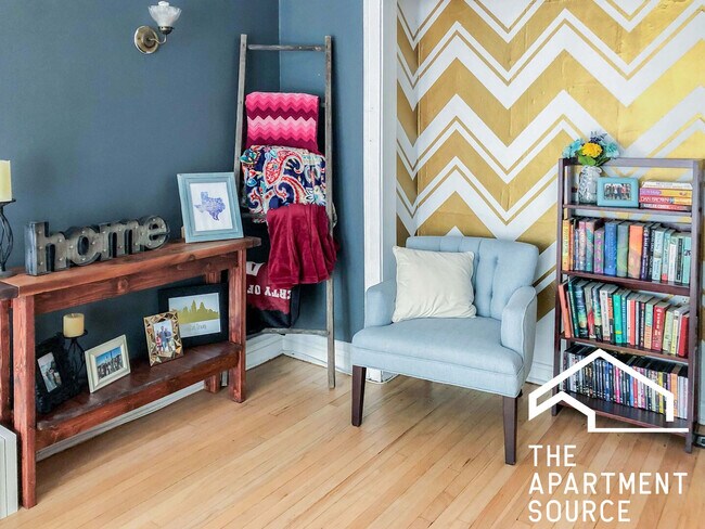 Photo - 436 W Surf St Unit 1H