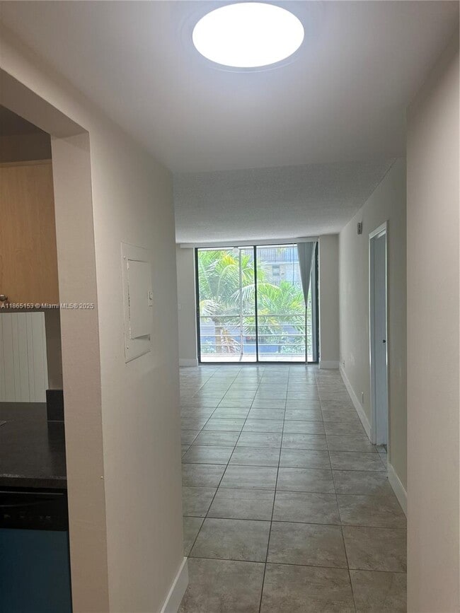 Building Photo - 2935 NE 163rd St Unit 3P Rental