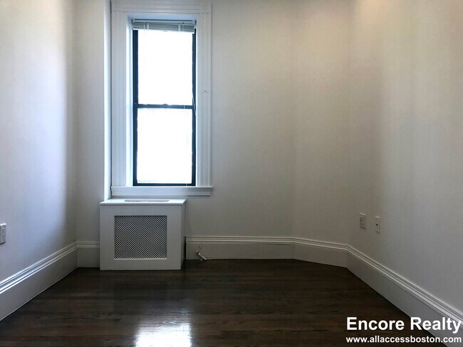 Photo - 531 Beacon St Unit 3