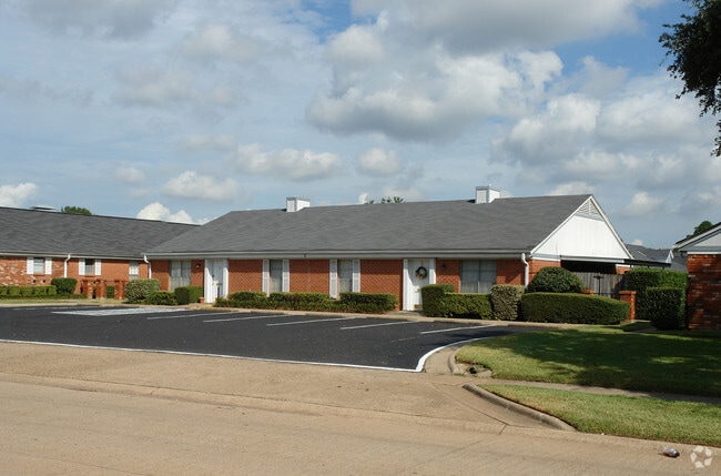 Towne Oaks Apartments - Towne Oaks Apartments