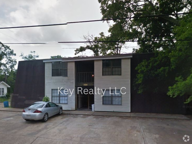 Building Photo - 214 - C Lee St. - Pineville, on the corner... Rental