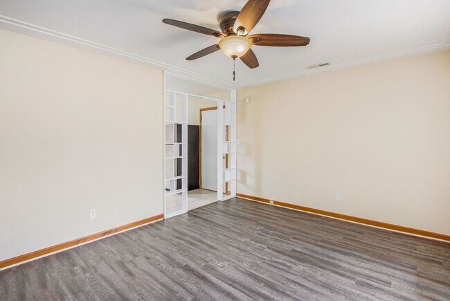 Photo - Contemporary 3-bed, 1-bath 925sq ft ranch with attached garage and yard!