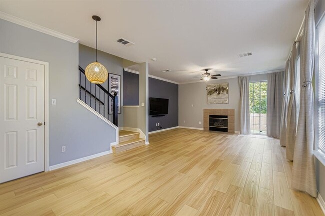 Building Photo - 8518 Cahill Dr Unit 20