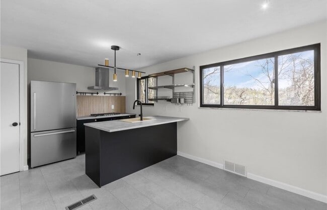 Photo - 548B Firethorne Dr