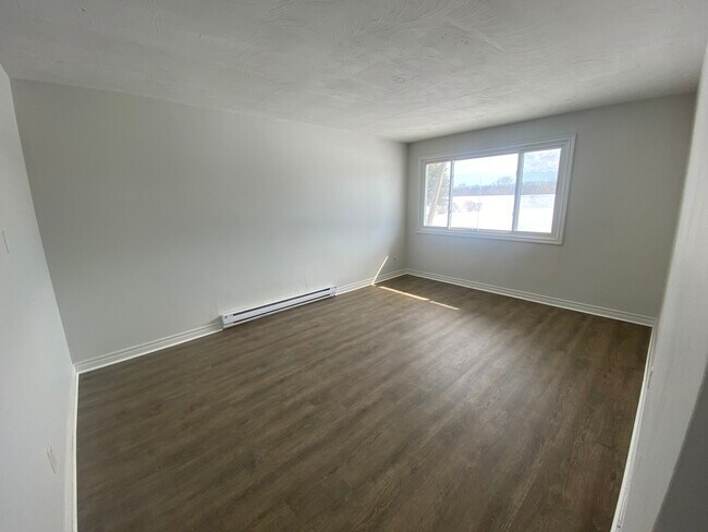 Photo - 2 Bed 1 Bath - upper right side Unité 3