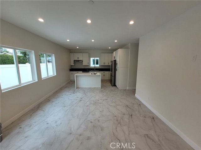 Photo - 19453 Strathern St