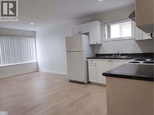 Photo - 4325 Portland St