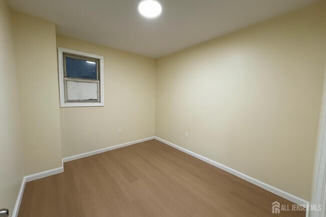 Photo - 166 Throop Ave