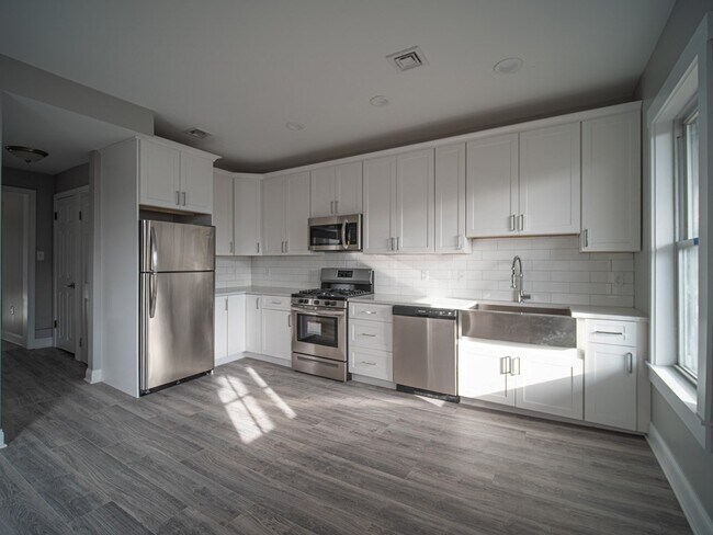 Building Photo - 143 London St Unit 2