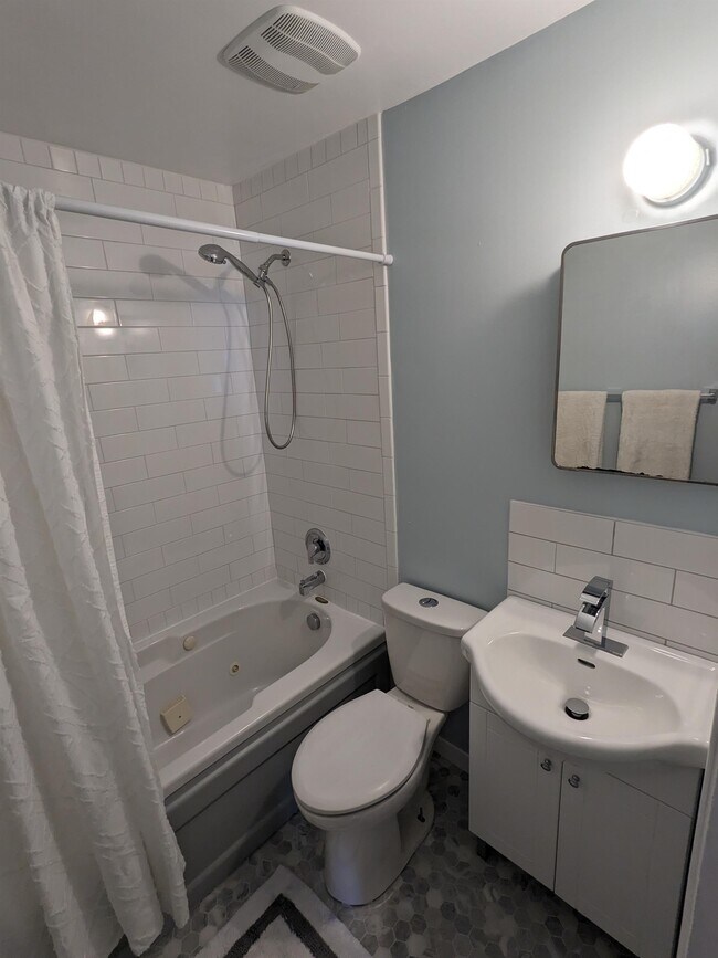 Photo - 1576 Maxime St
